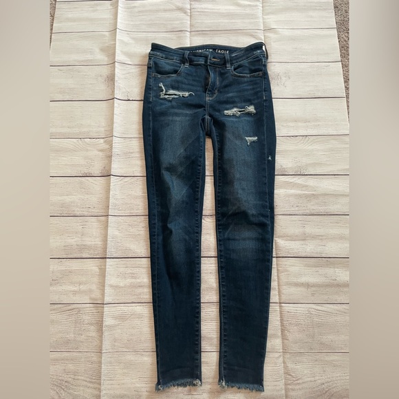 American Eagle Jegging With Light Distress - Picture 2 of 4
